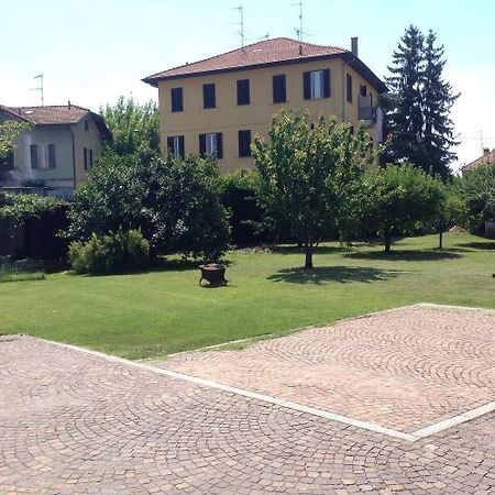 Bella Vita Guesthouse -Parcheggio Privato Interno Arona Eksteriør billede