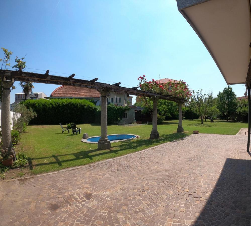 Bella Vita Guesthouse -Parcheggio Privato Interno Arona Eksteriør billede