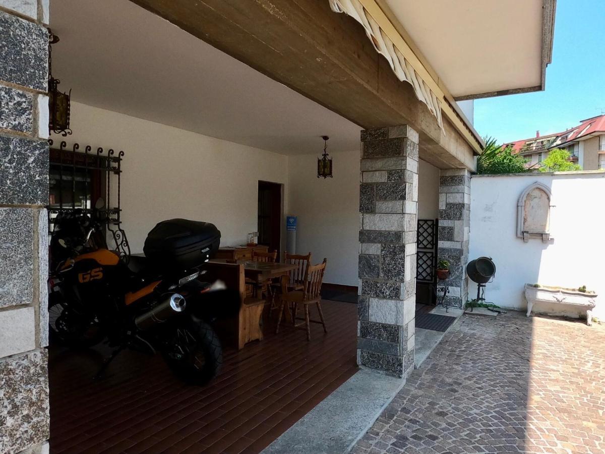 Bella Vita Guesthouse -Parcheggio Privato Interno Arona Eksteriør billede