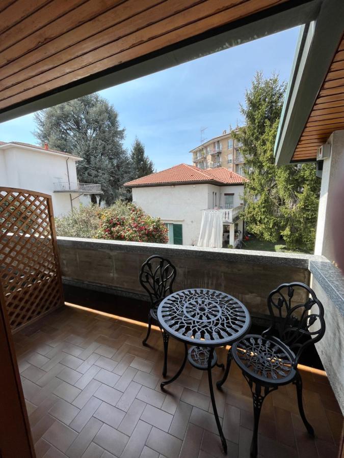 Bella Vita Guesthouse -Parcheggio Privato Interno Arona Eksteriør billede
