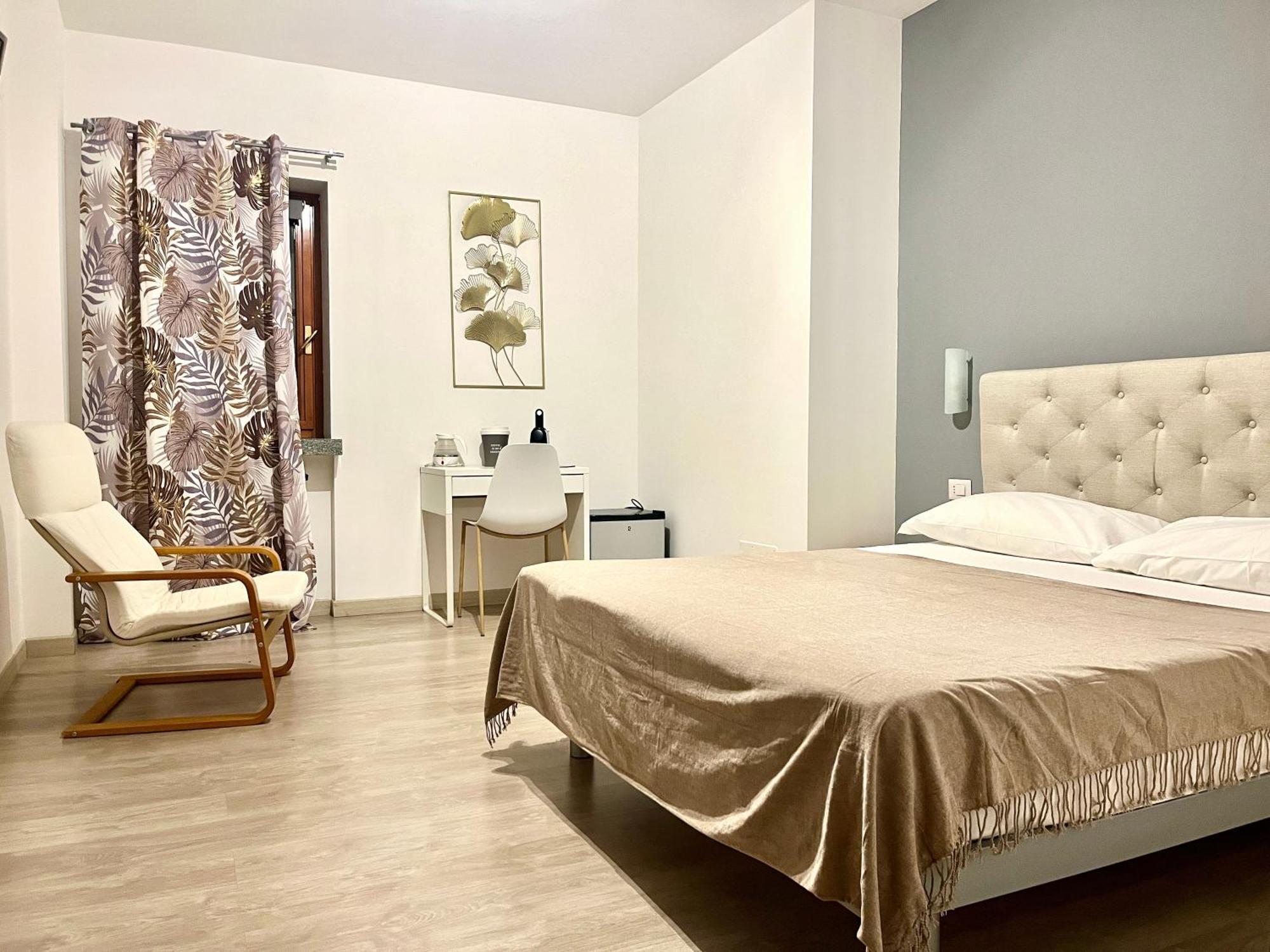 Bella Vita Guesthouse -Parcheggio Privato Interno Arona Eksteriør billede