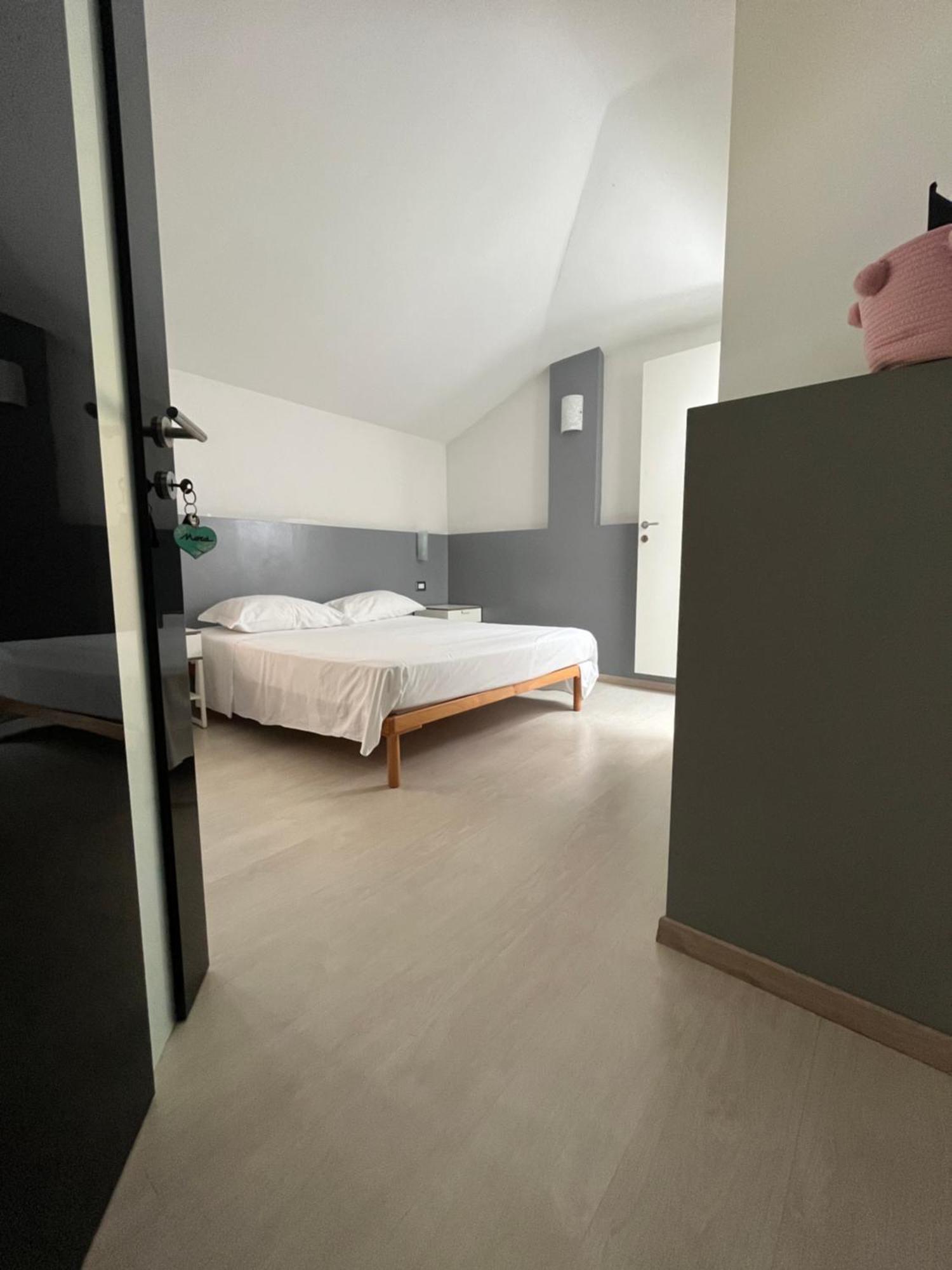 Bella Vita Guesthouse -Parcheggio Privato Interno Arona Eksteriør billede